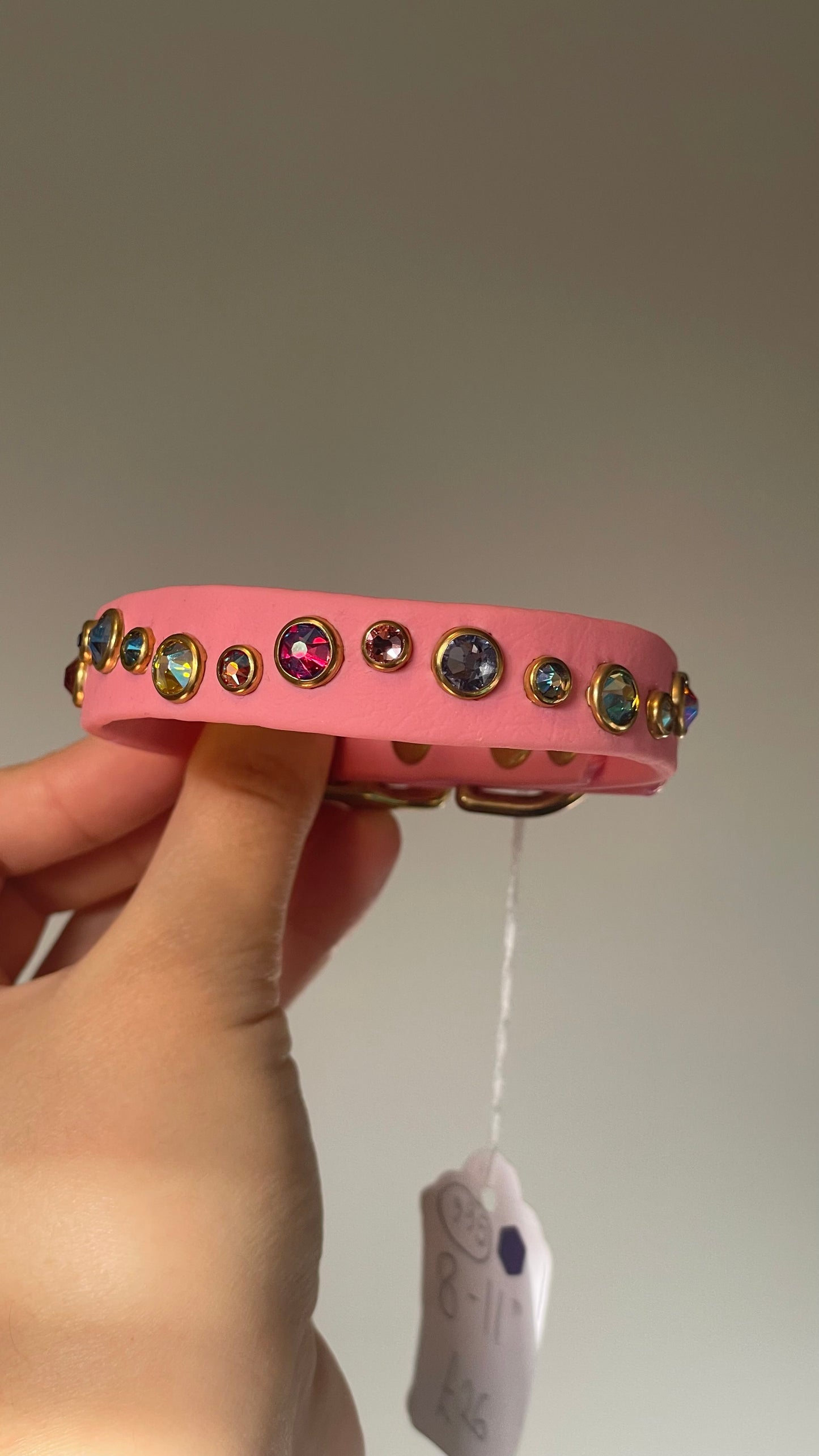 5/8” (16mm) wide, fits 8-11”